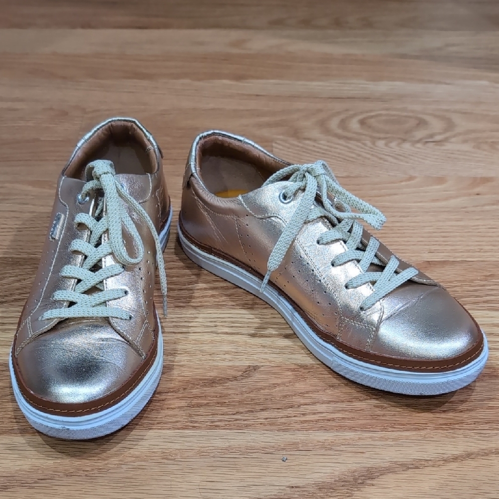 Velez Metallic Gold Sneakers with White Soles